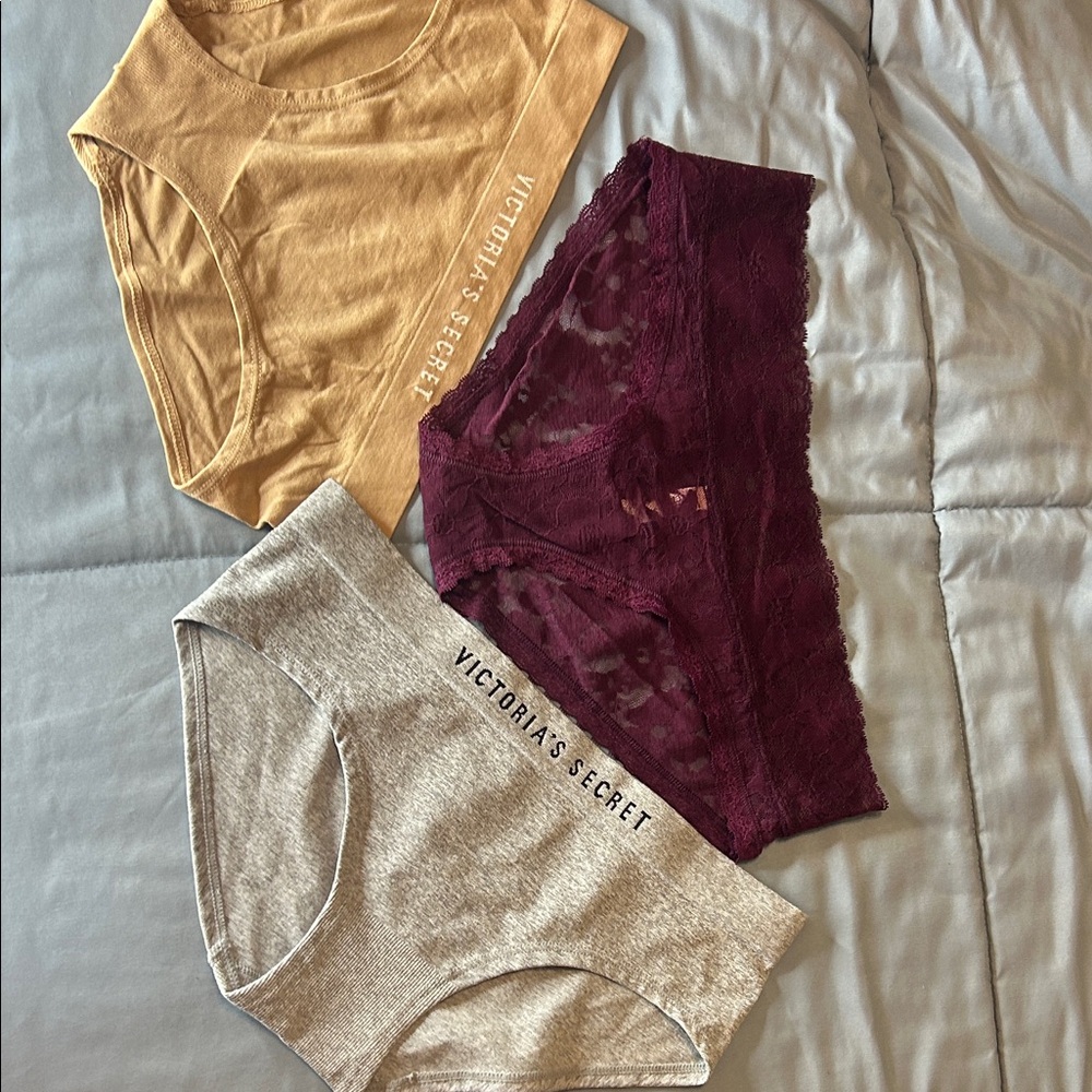 NWT 3 pairs of Victoria’s Secret hiphugger/hipster underwear all size medium